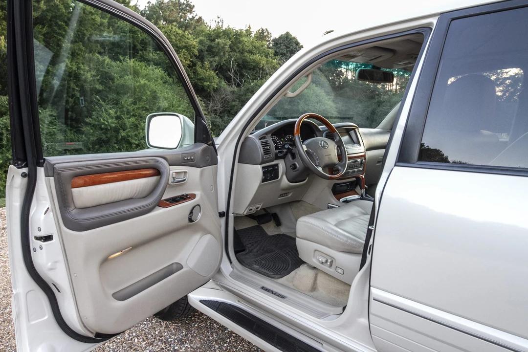 2006 Lexus LX 2nd Gen - Image 20 of 31