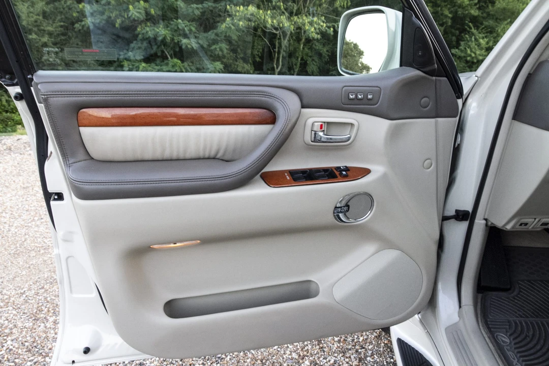 2006 Lexus LX 2nd Gen - Image 24 of 31