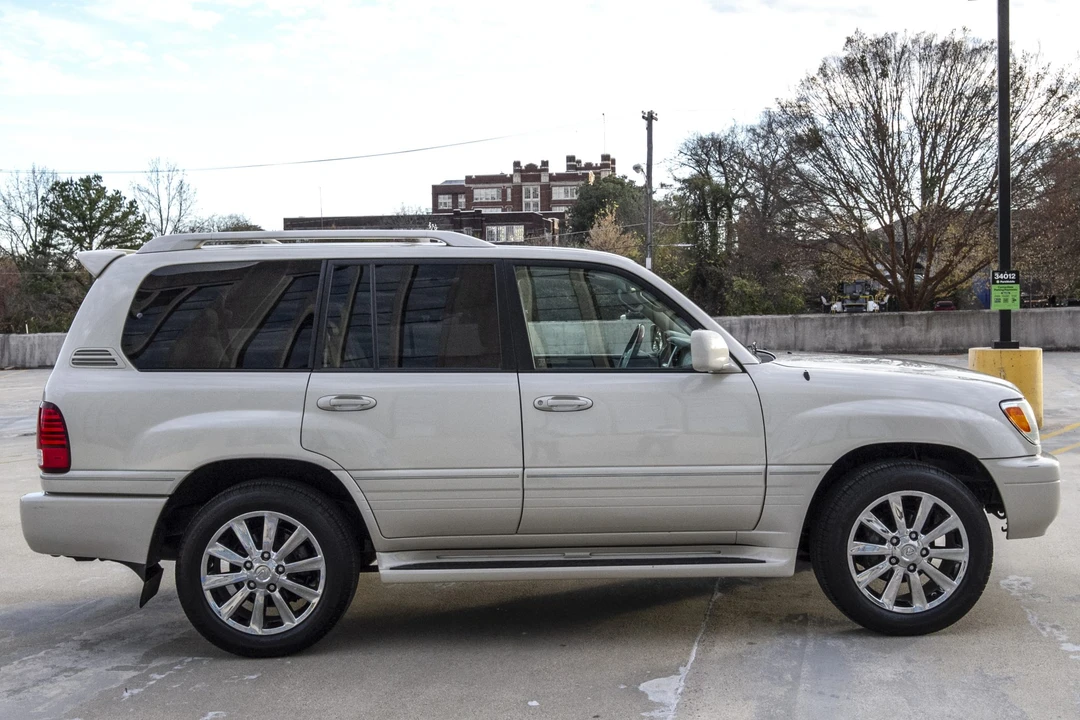 2006 Lexus LX 2nd Gen - Image 6 of 31