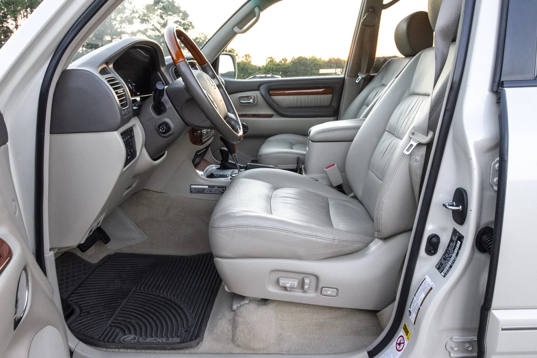 2006 Lexus LX 2nd Gen - Image 21 of 31