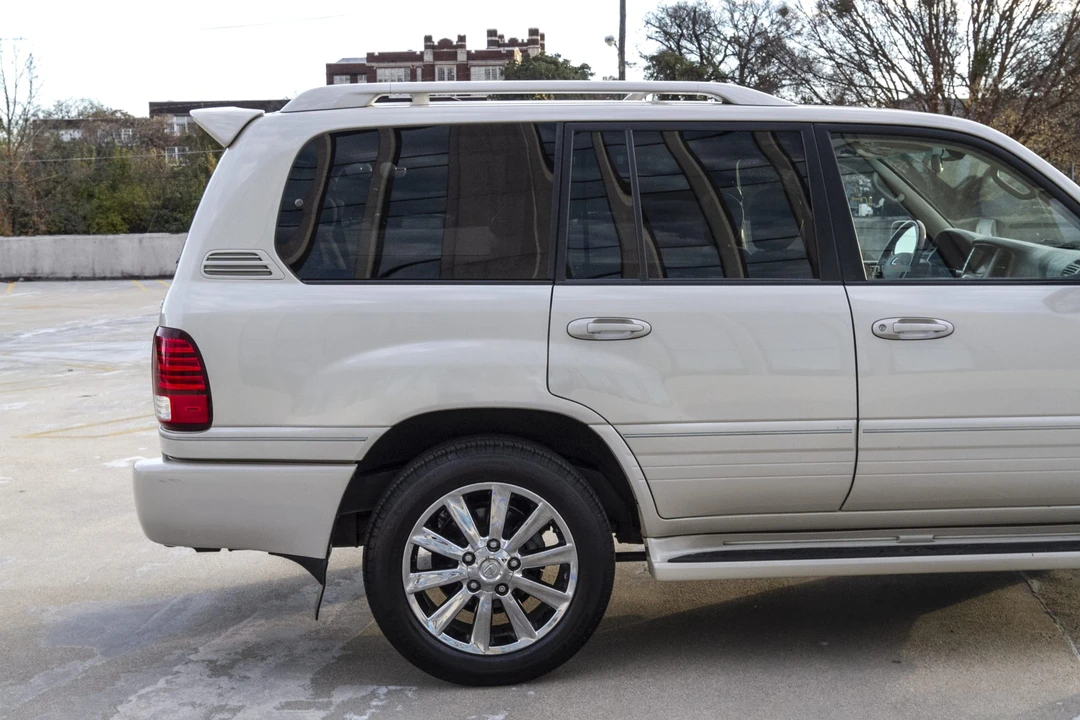 2006 Lexus LX 2nd Gen - Image 20 of 31