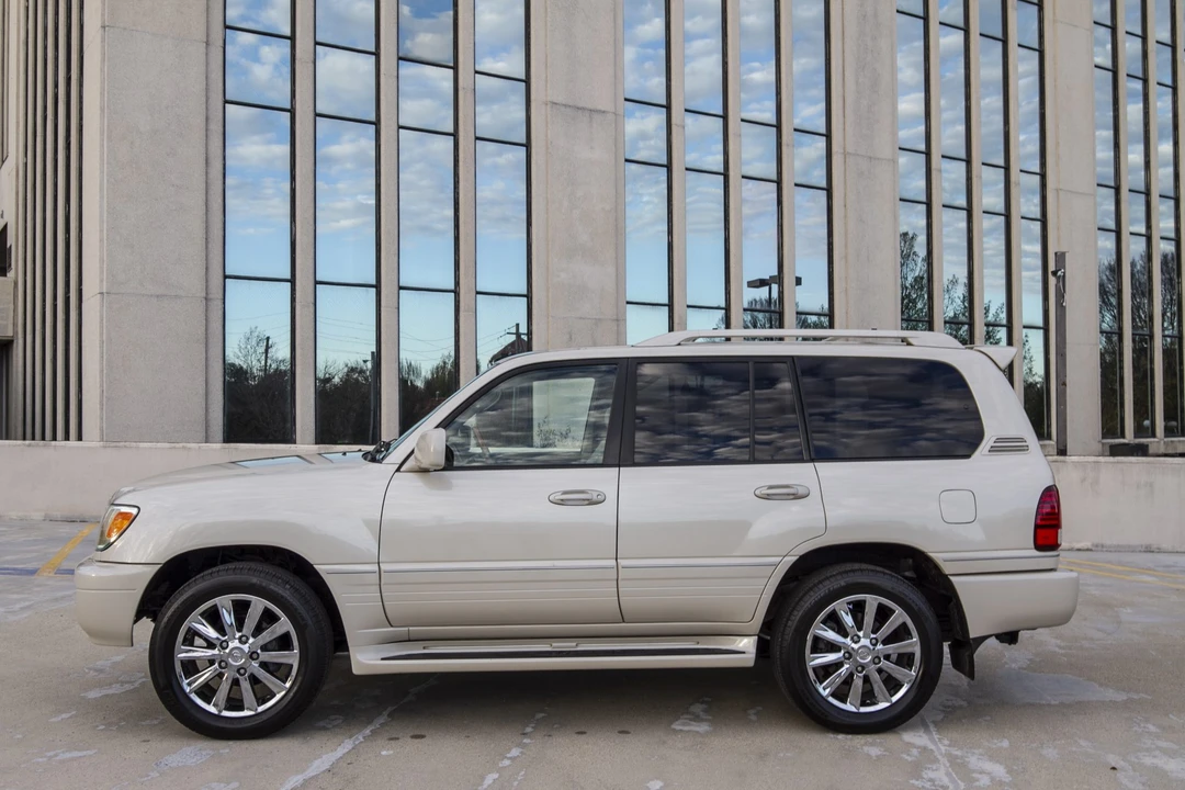2006 Lexus LX 2nd Gen - Image 3 of 31