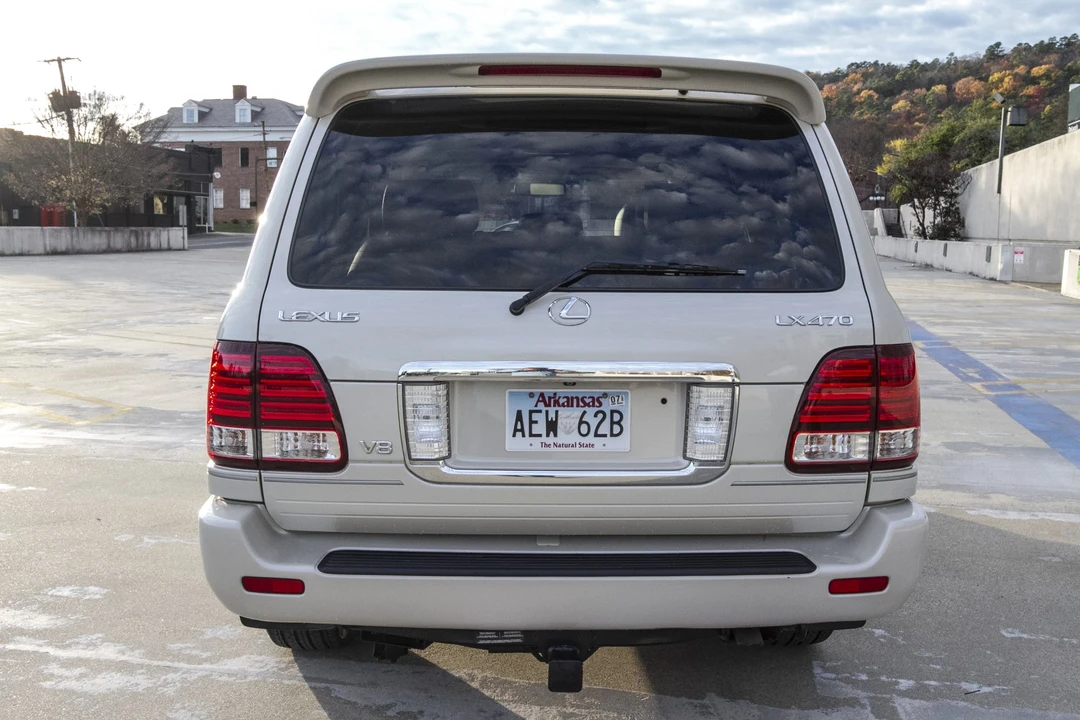 2006 Lexus LX 2nd Gen - Image 4 of 31