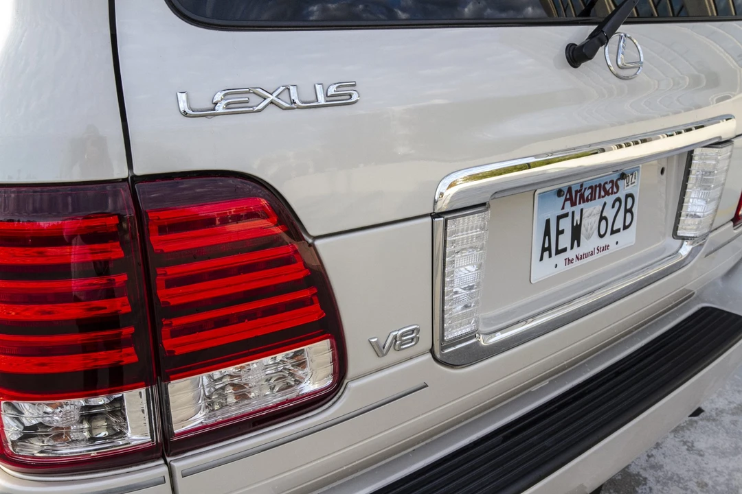 2006 Lexus LX 2nd Gen - Image 26 of 31