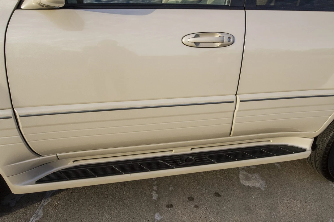 2006 Lexus LX 2nd Gen - Image 19 of 31