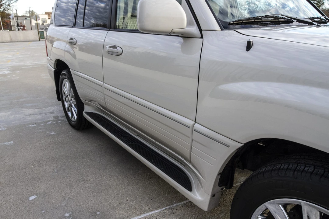 2006 Lexus LX 2nd Gen - Image 18 of 31