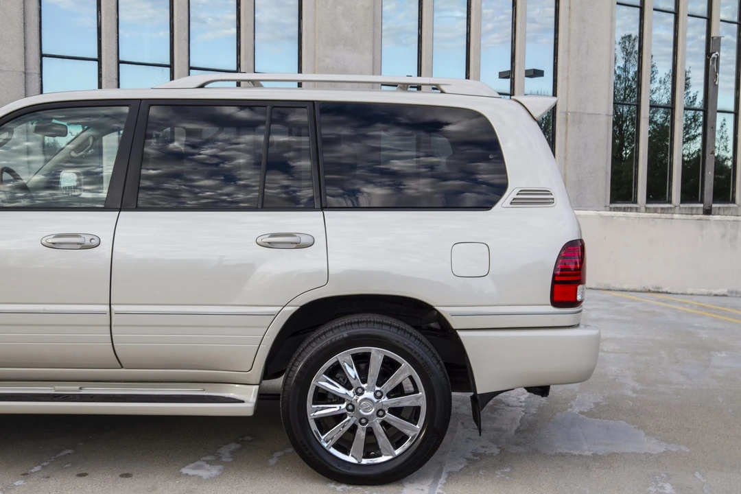 2006 Lexus LX 2nd Gen - Image 21 of 31