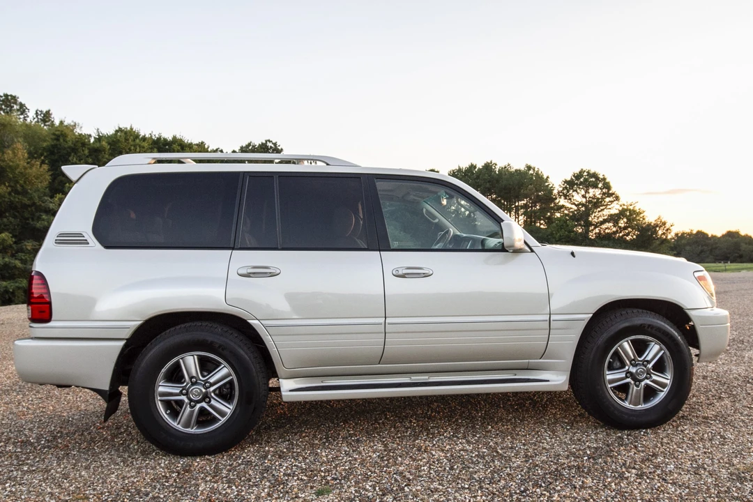 2006 Lexus LX 2nd Gen - Image 10 of 31