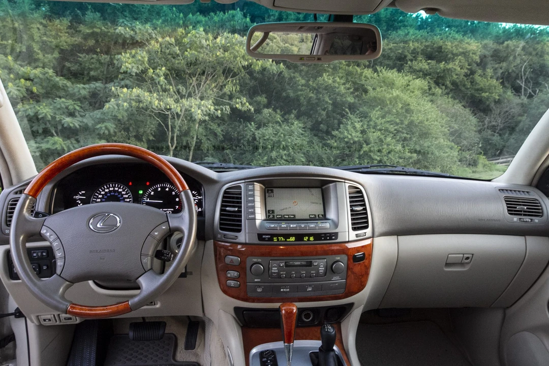 2006 Lexus LX 2nd Gen - Image 28 of 31