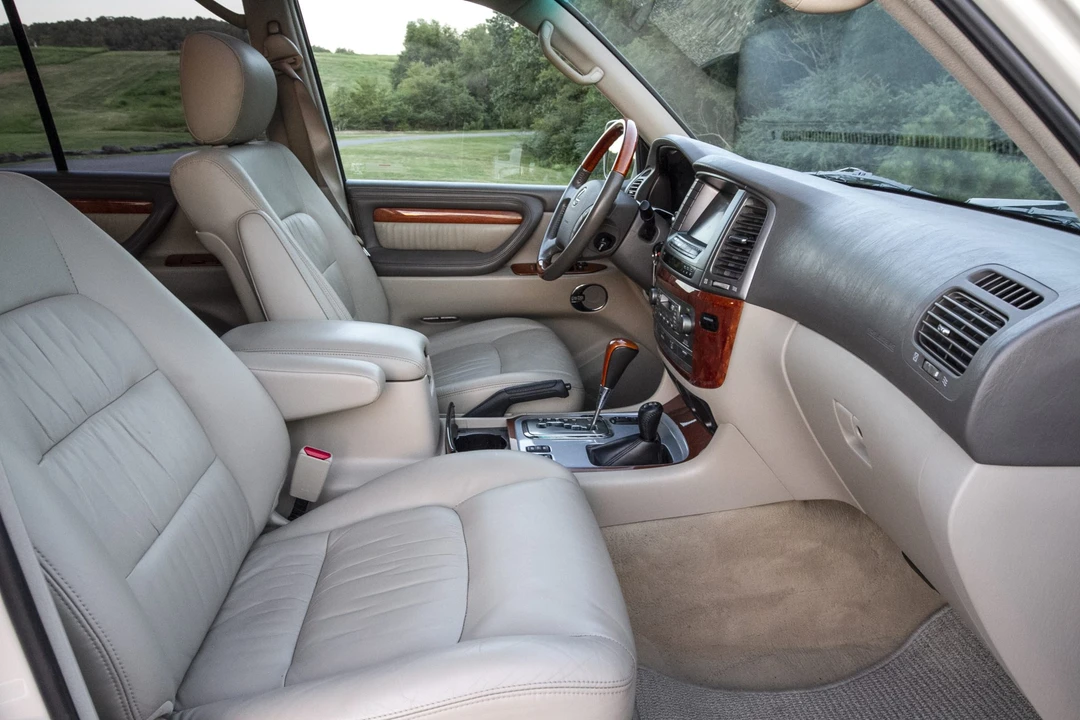 2006 Lexus LX 2nd Gen - Image 27 of 31