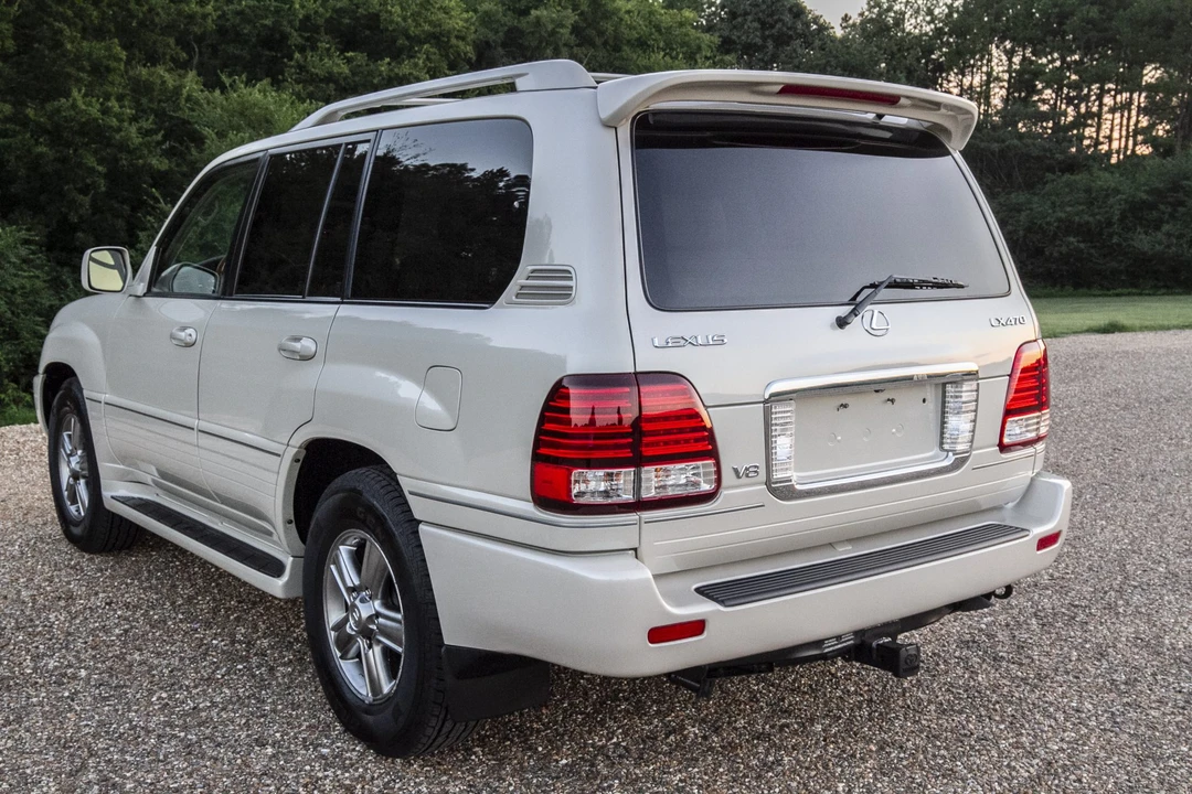 2006 Lexus LX 2nd Gen - Image 6 of 31