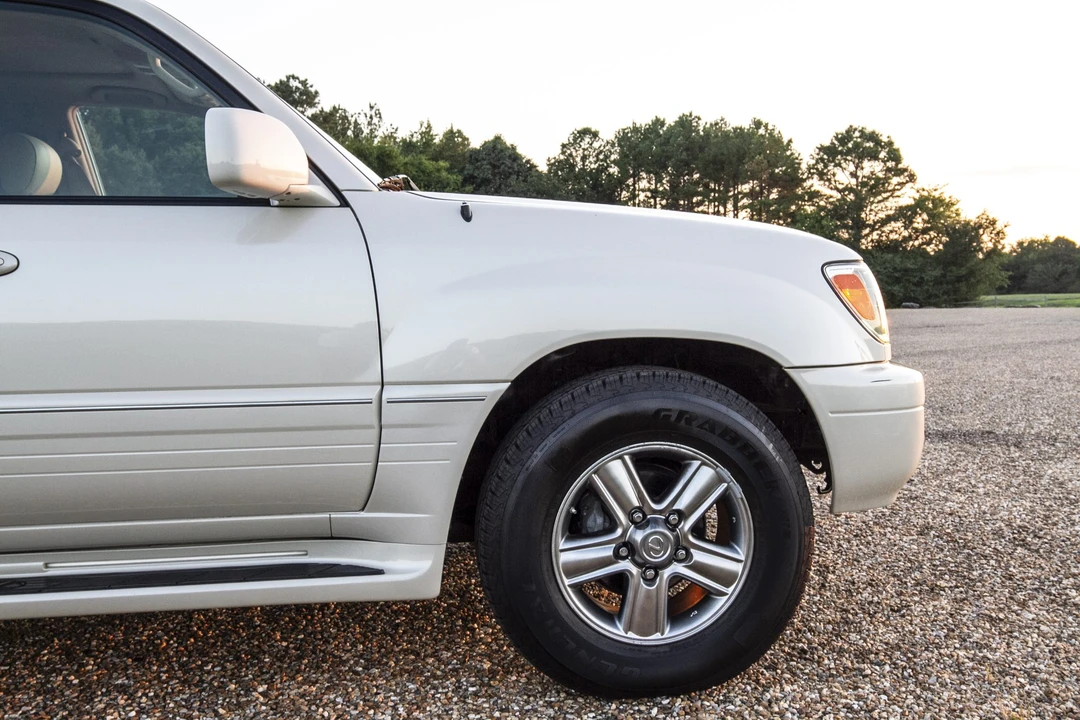 2006 Lexus LX 2nd Gen - Image 17 of 31