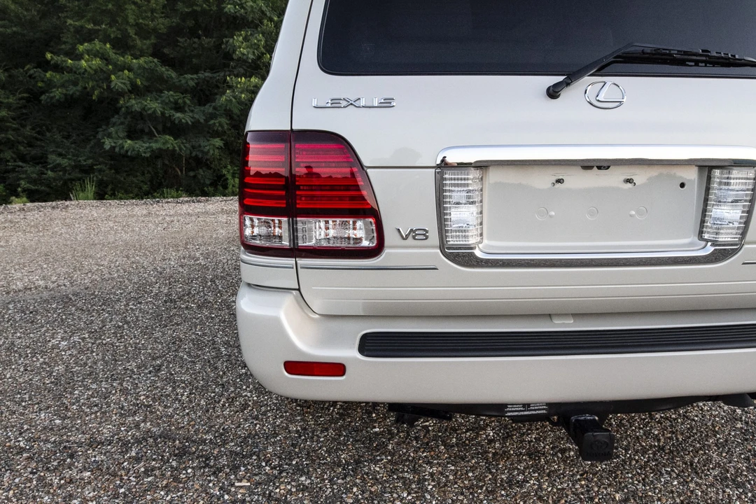 2006 Lexus LX 2nd Gen - Image 14 of 31