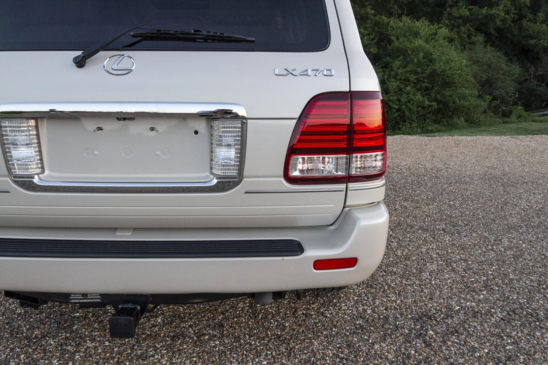 2006 Lexus LX 2nd Gen - Image 15 of 31