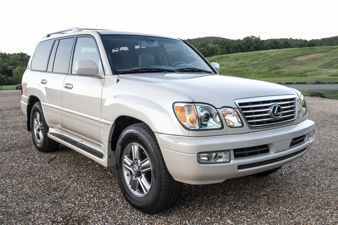 2006 Lexus LX 2nd Gen - Image 11 of 31