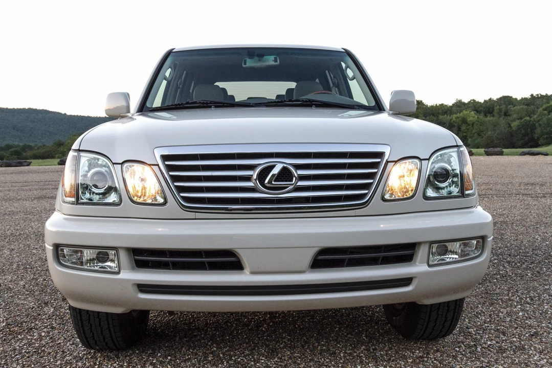 2006 Lexus LX 2nd Gen - Image 13 of 31