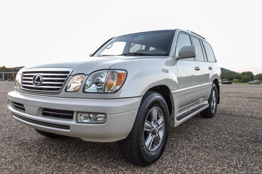 2006 Lexus LX 2nd Gen - Image 3 of 31