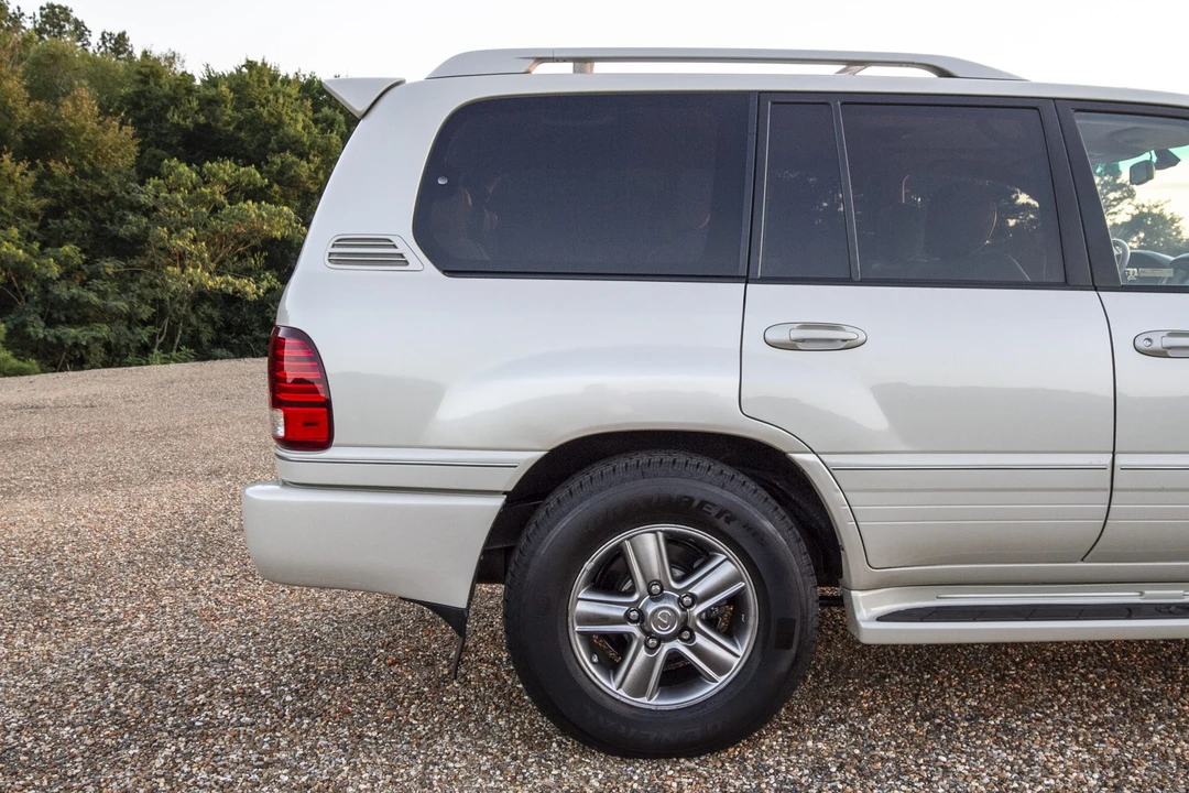 2006 Lexus LX 2nd Gen - Image 16 of 31