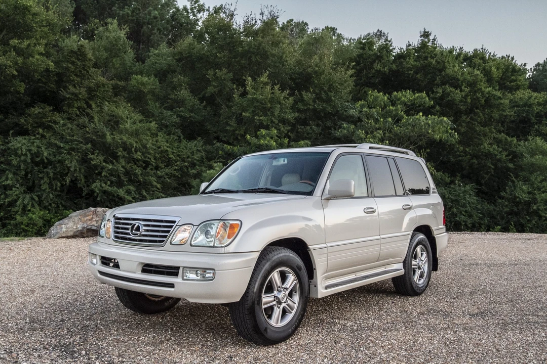 2006 Lexus LX 2nd Gen - Image 2 of 31