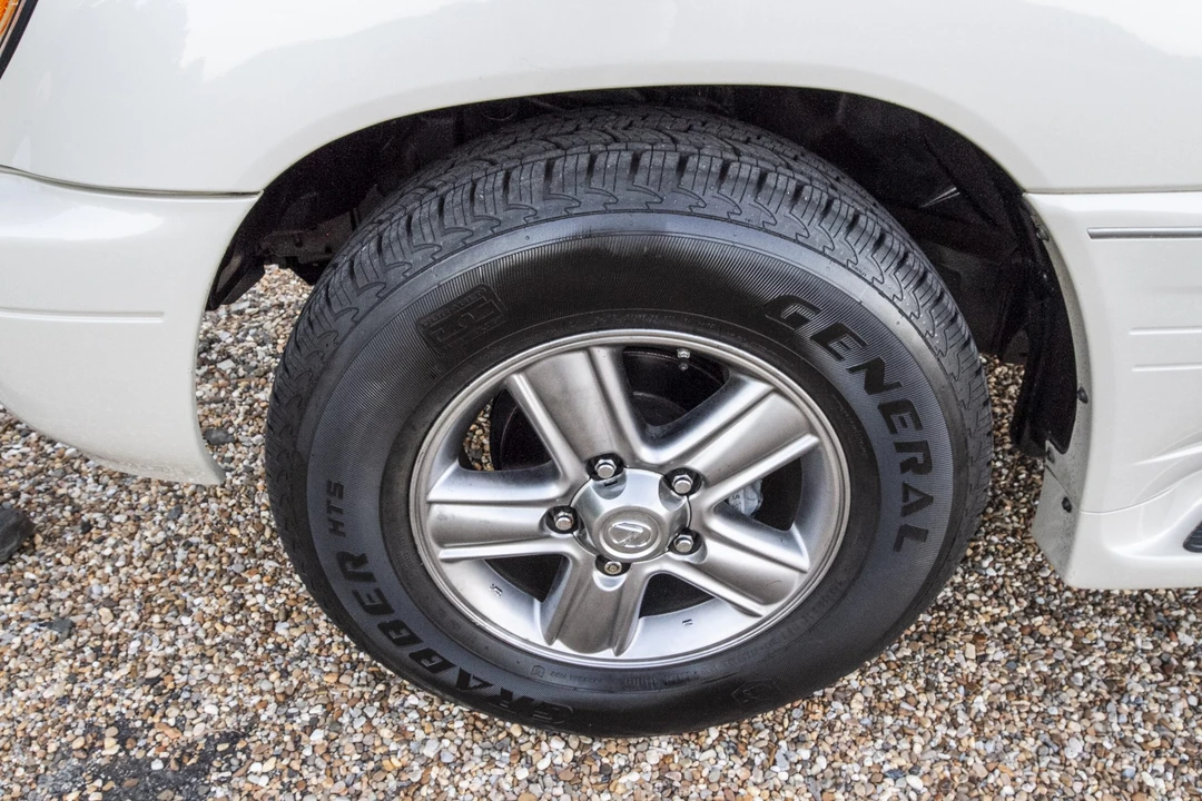 2006 Lexus LX 2nd Gen - Image 19 of 31
