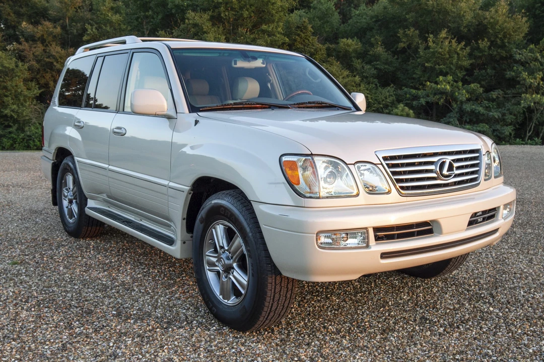 2006 Lexus LX 2nd Gen - Image 12 of 31
