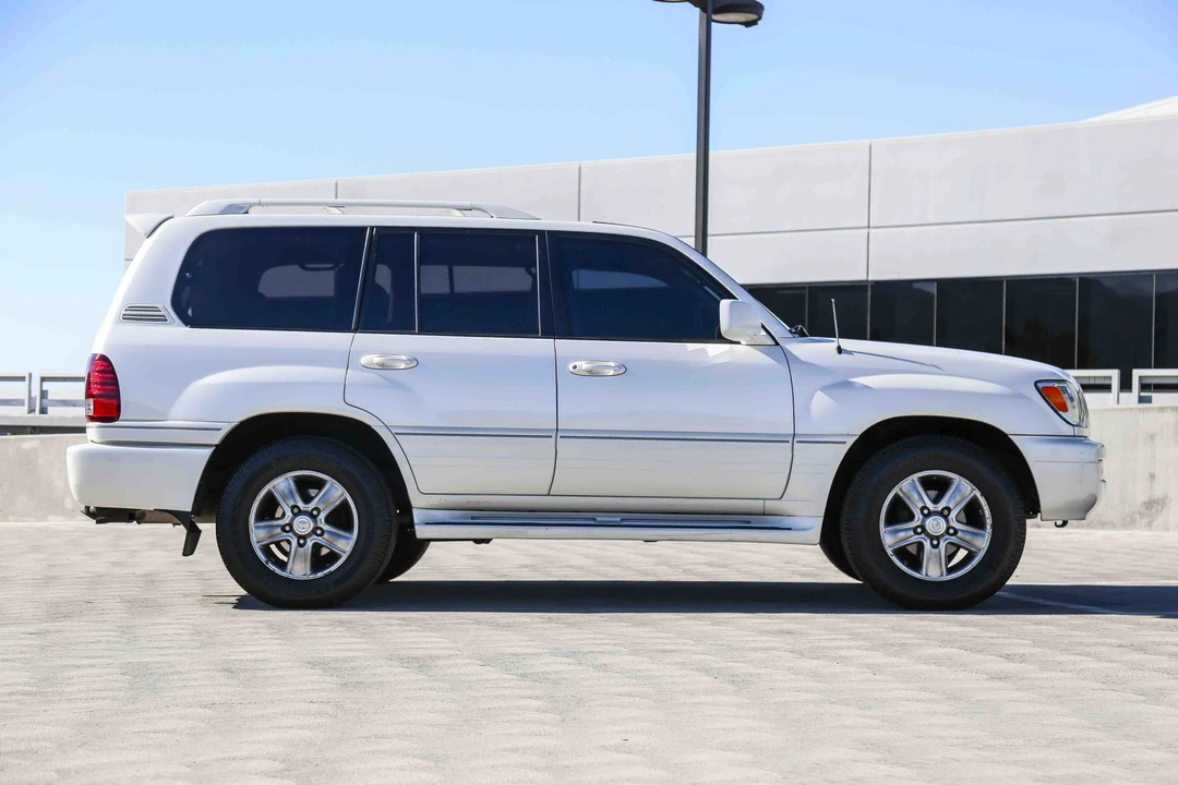 2006 Lexus LX 2nd Gen - Image 13 of 31