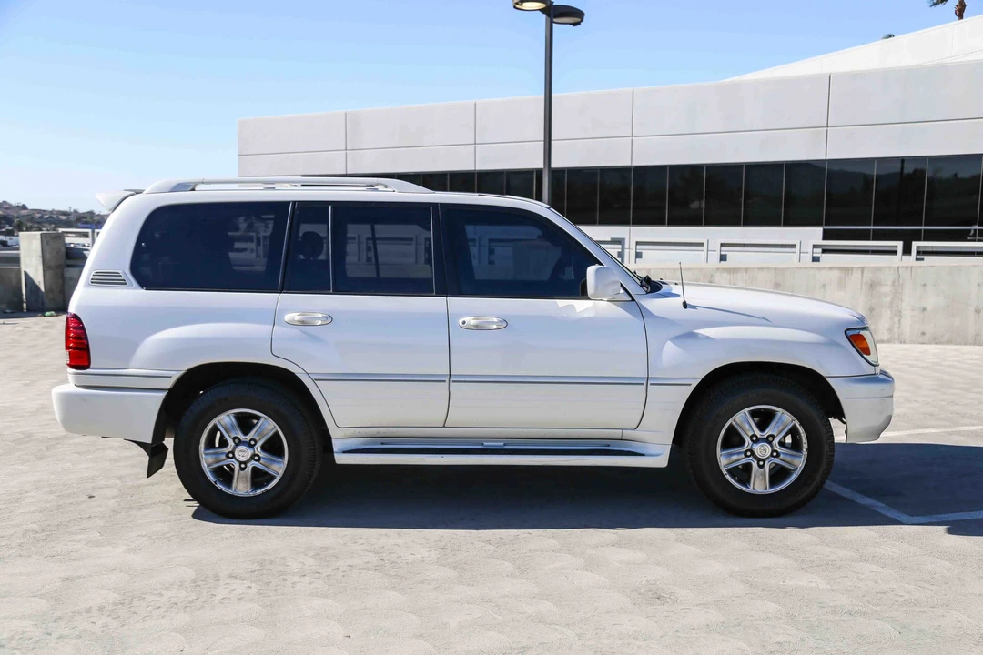 2006 Lexus LX 2nd Gen - Image 12 of 31