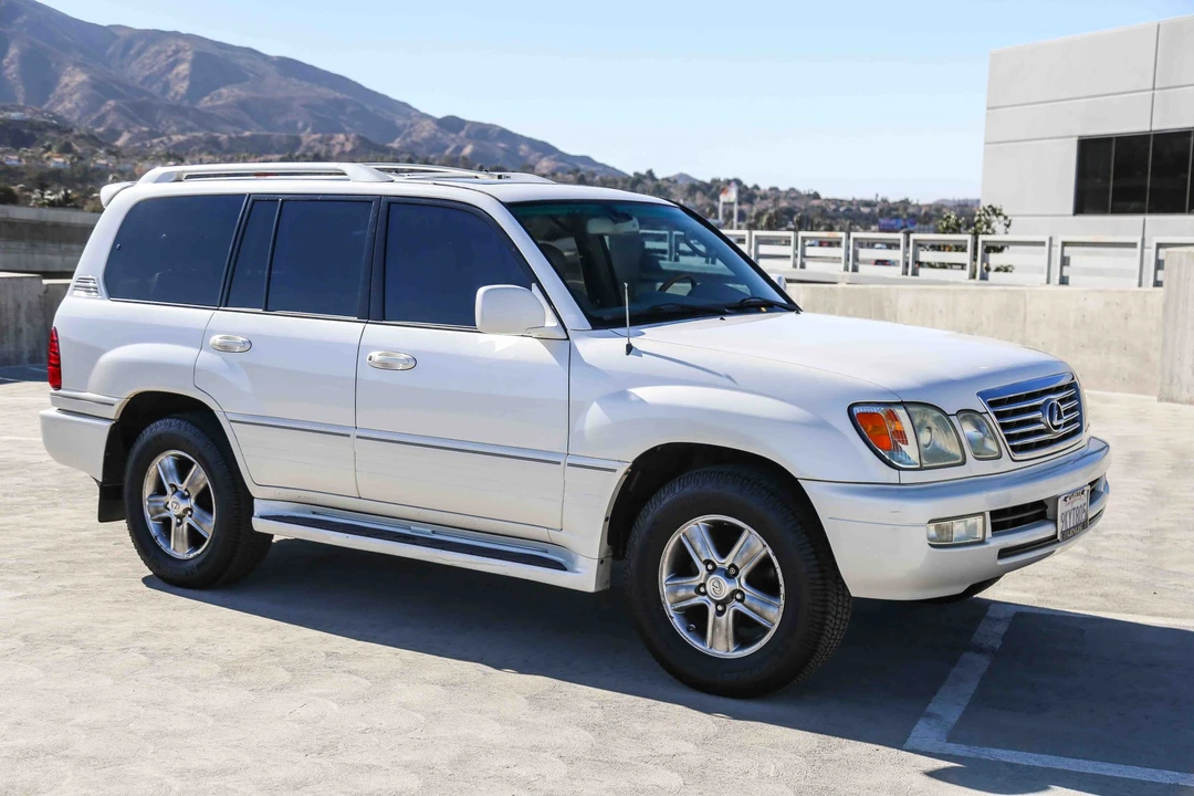 2006 Lexus LX 2nd Gen - Image 10 of 31