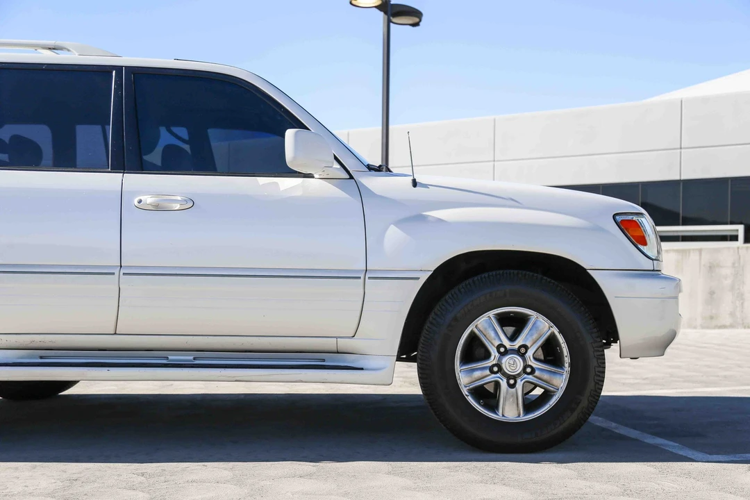 2006 Lexus LX 2nd Gen - Image 28 of 31