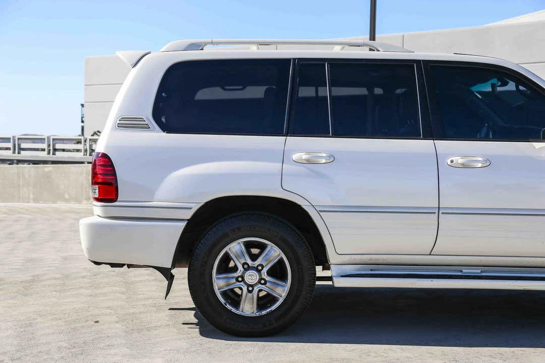 2006 Lexus LX 2nd Gen - Image 29 of 31