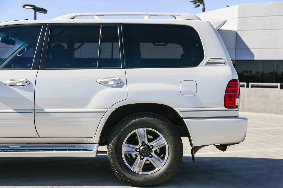 2006 Lexus LX 2nd Gen - Image 27 of 31
