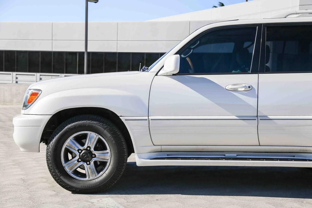 2006 Lexus LX 2nd Gen - Image 26 of 31