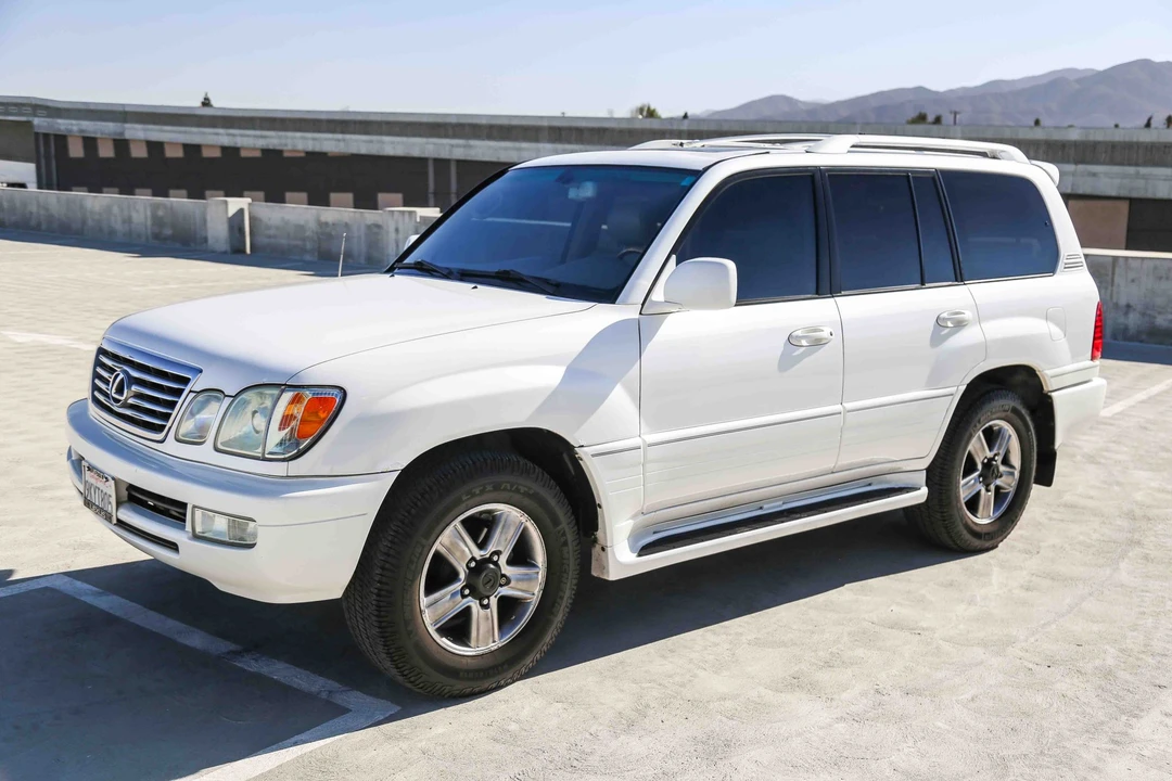 2006 Lexus LX 2nd Gen - Image 2 of 31