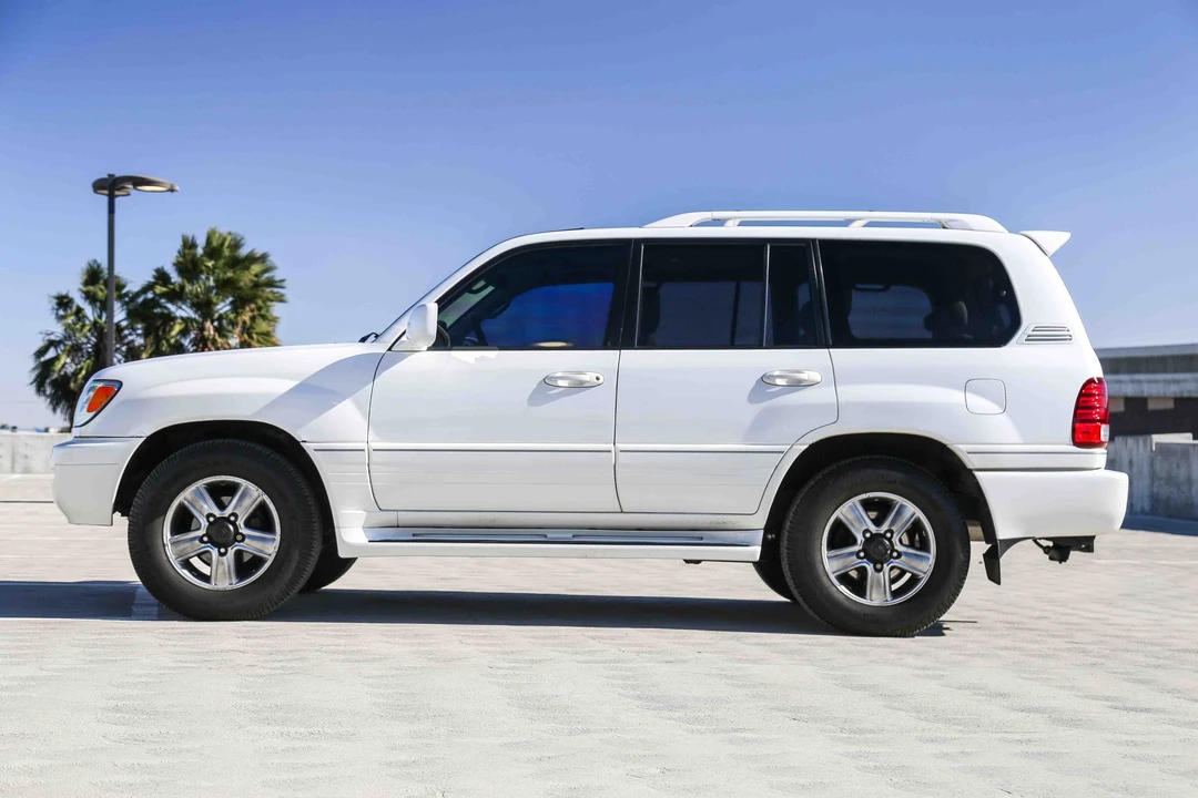 2006 Lexus LX 2nd Gen - Image 25 of 31