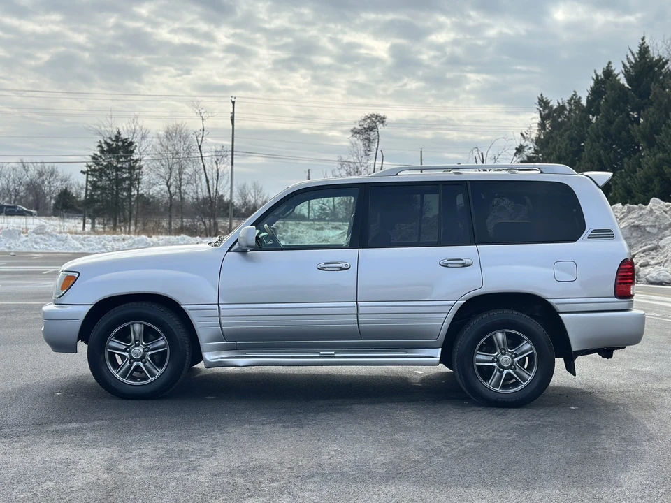 2006 Lexus LX 2nd Gen - Image 4 of 31