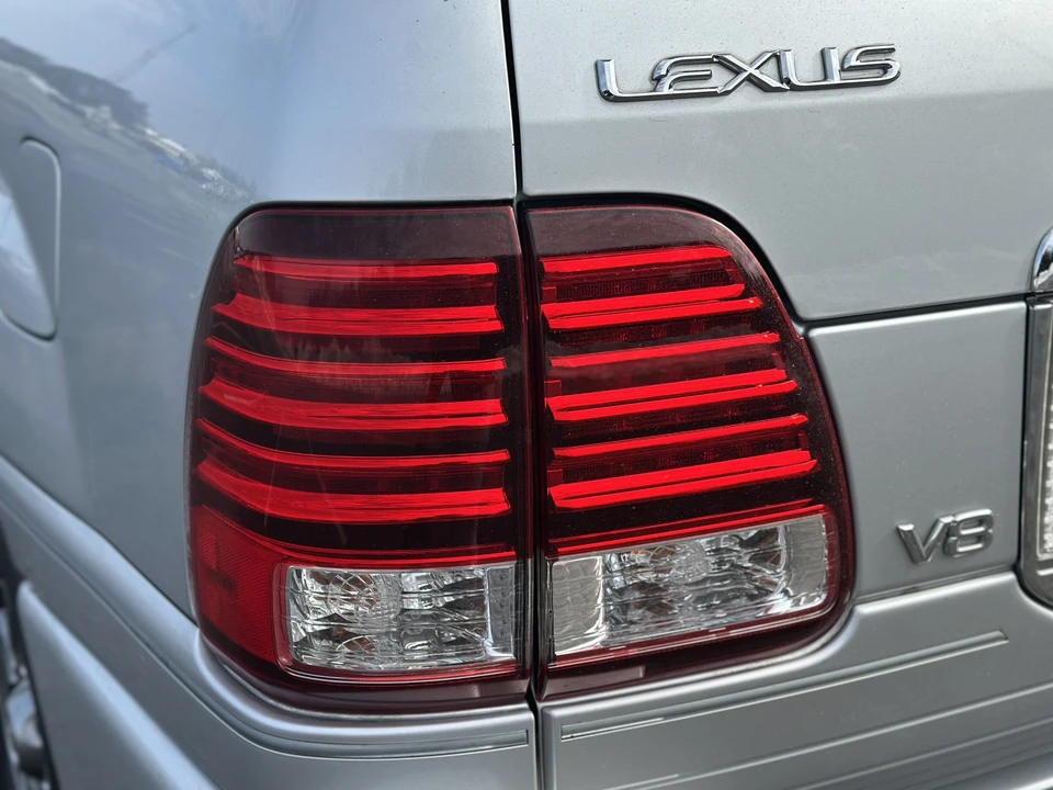 2006 Lexus LX 2nd Gen - Image 15 of 31