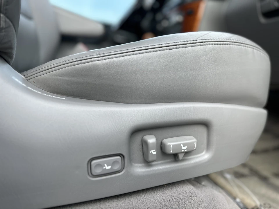 2006 Lexus LX 2nd Gen - Image 29 of 31