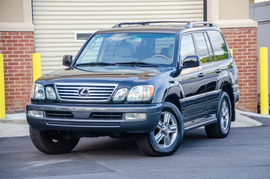 2006 Lexus LX 2nd Gen - Image 3 of 31