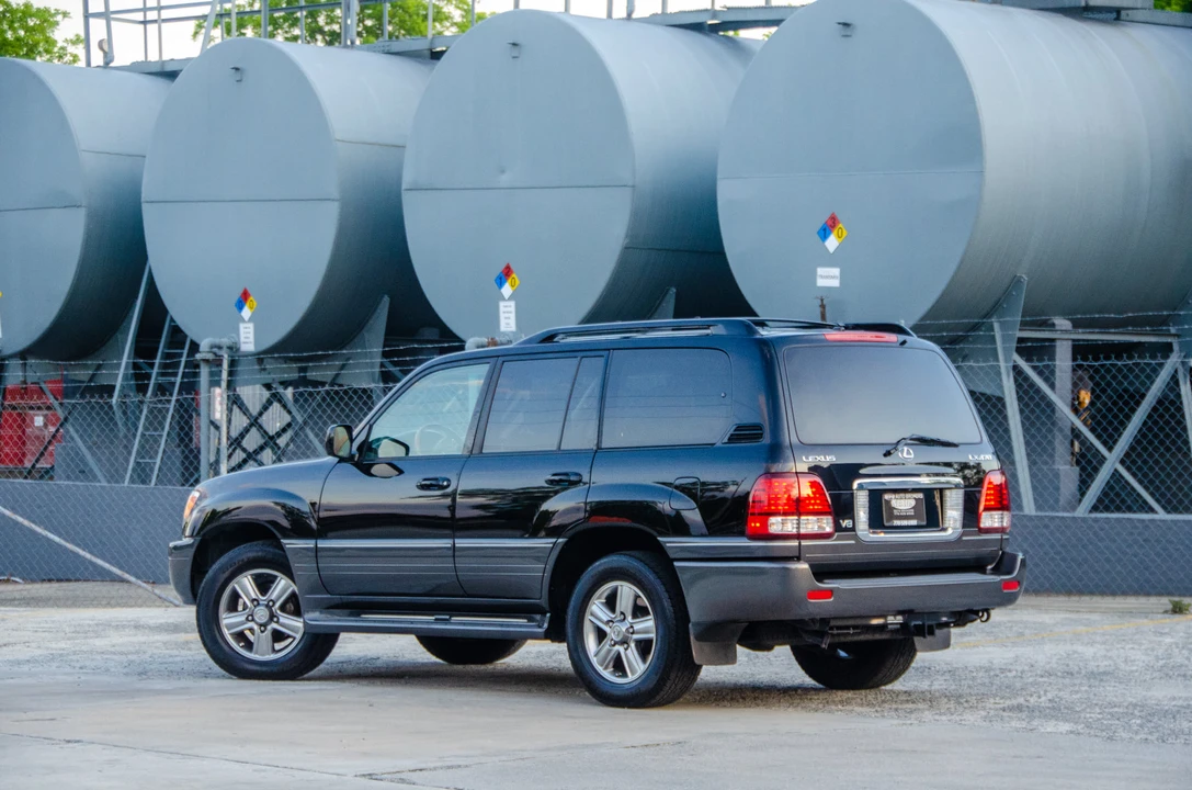 2006 Lexus LX 2nd Gen - Image 11 of 31