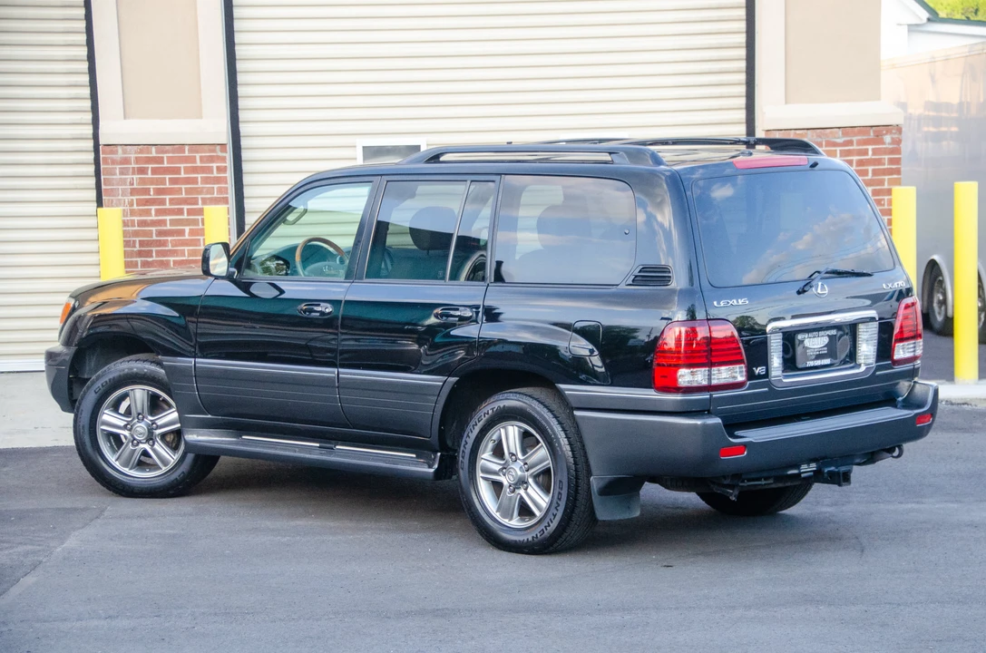 2006 Lexus LX 2nd Gen - Image 9 of 31