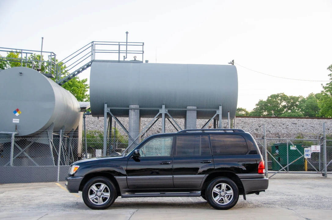 2006 Lexus LX 2nd Gen - Image 7 of 31
