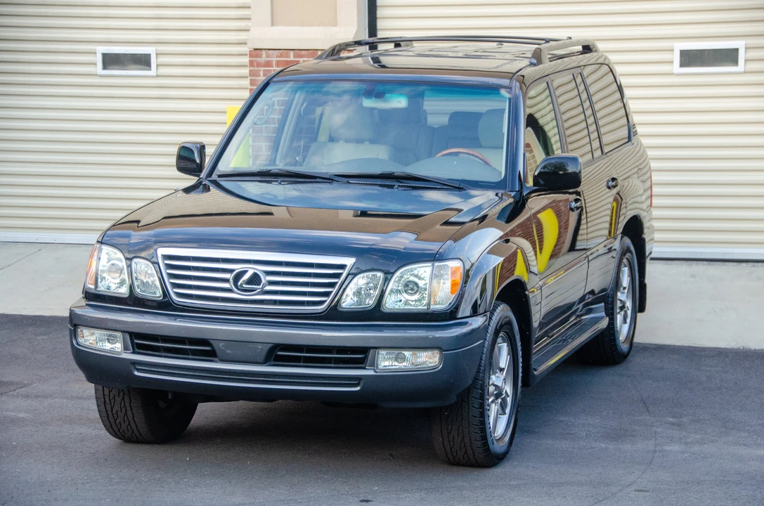 2006 Lexus LX 2nd Gen - Image 2 of 31
