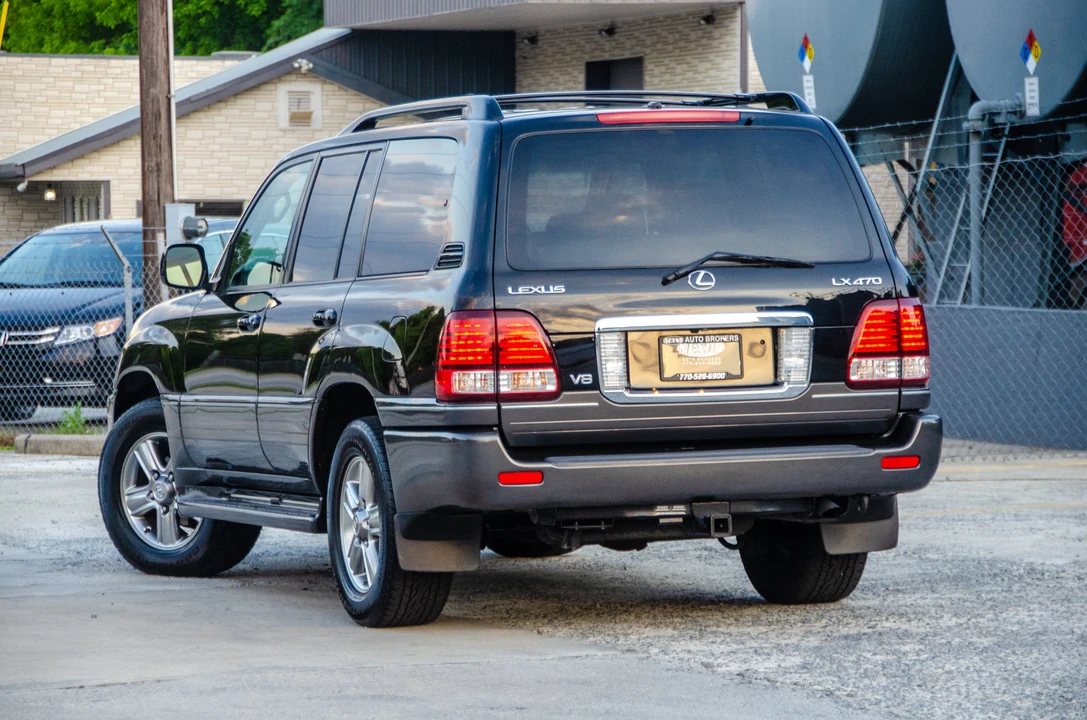 2006 Lexus LX 2nd Gen - Image 10 of 31