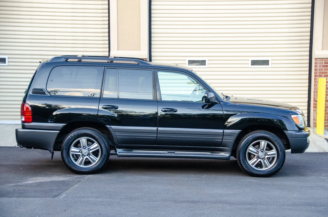 2006 Lexus LX 2nd Gen - Image 20 of 31