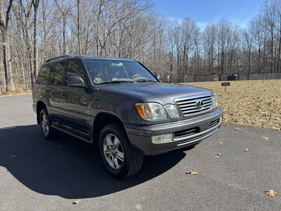 2006 Lexus LX 2nd Gen - Image 11 of 31