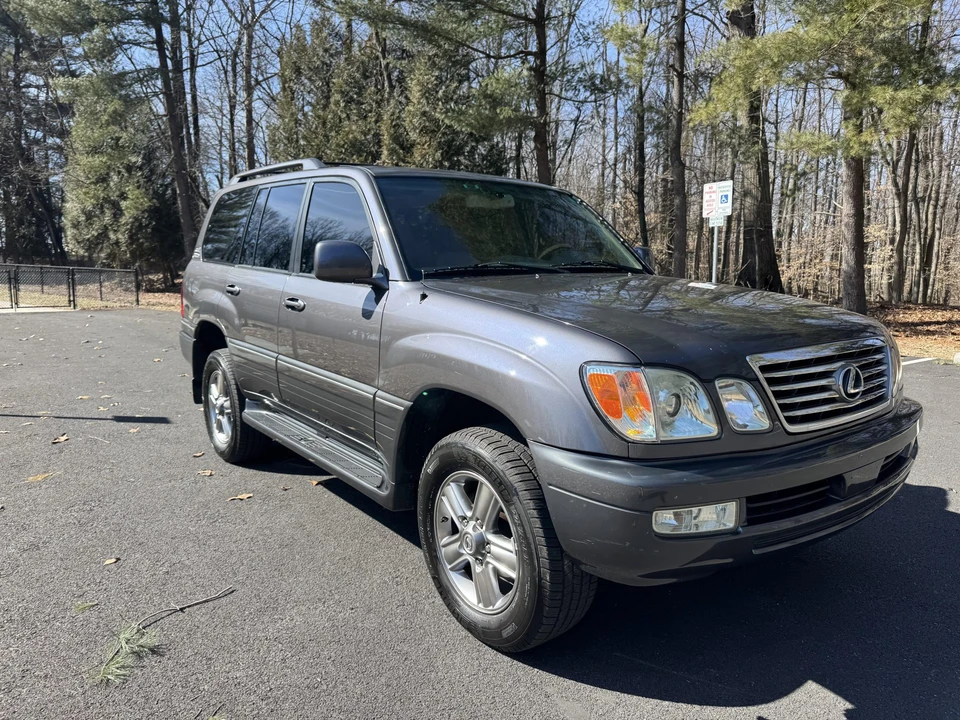 2006 Lexus LX 2nd Gen - Image 21 of 31