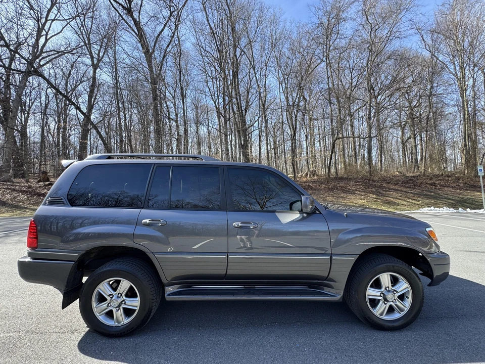 2006 Lexus LX 2nd Gen - Image 25 of 31
