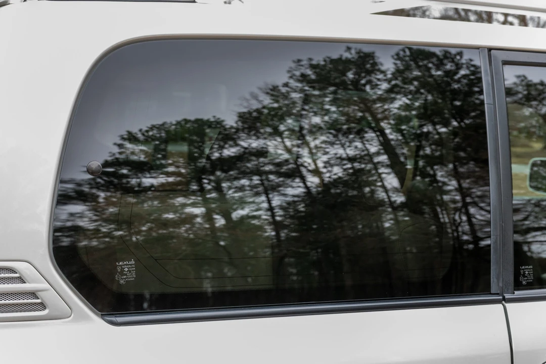 2006 Lexus LX 2nd Gen - Image 23 of 31