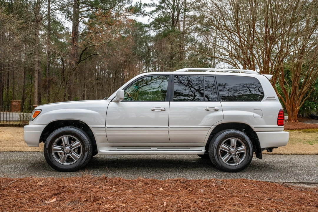 2006 Lexus LX 2nd Gen - Image 4 of 31