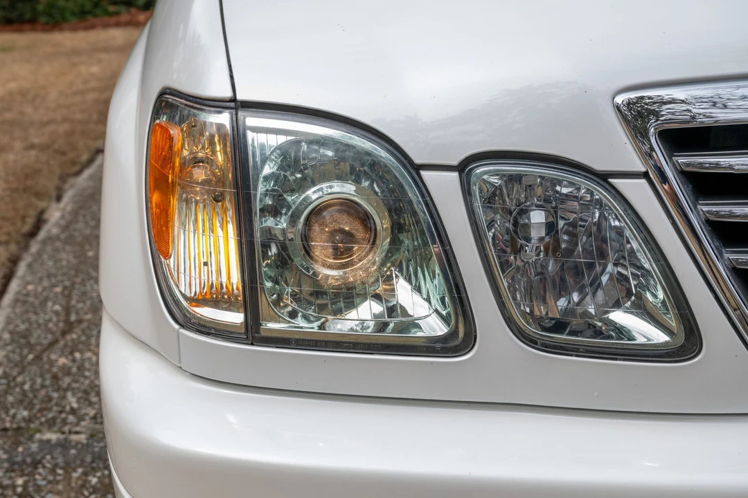 2006 Lexus LX 2nd Gen - Image 12 of 31